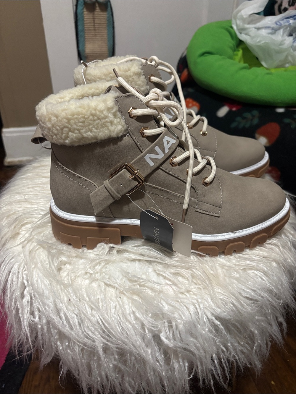 Nautica NWT Taupe Sherpa-Trim Lace-Up Boots